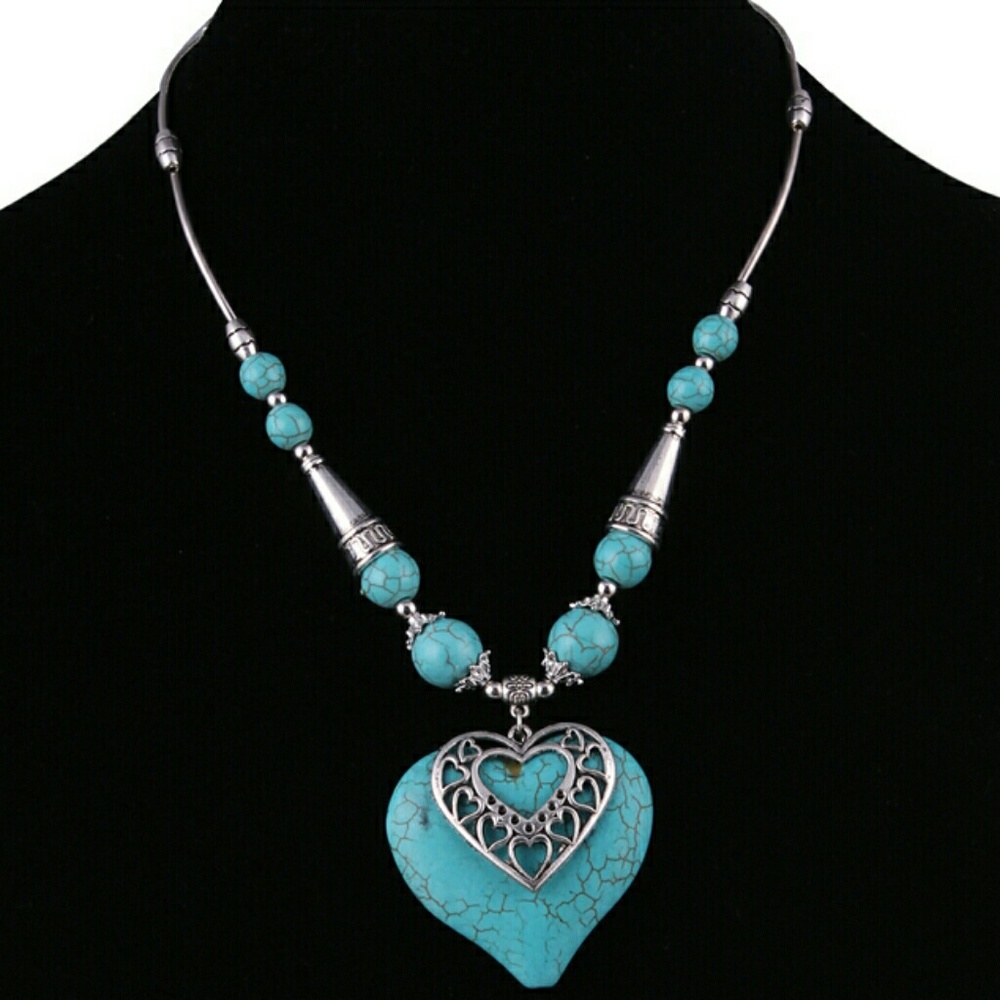 Heart Maxi Statement Necklace NWOT Women's Jewelry /Donation